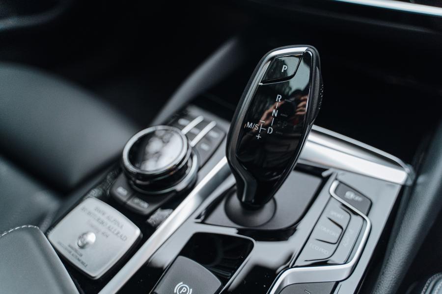 Детали интерьера Alpina B5 Bi-Turbo Touring (G31) 2017 года  (AU) (фото 7 из 16)